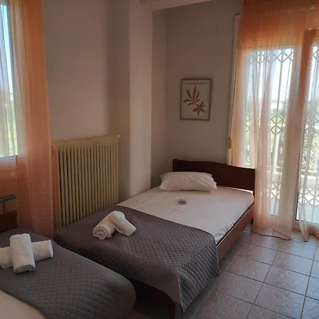 Semesterbostad Elena's 3br Maisonette With Garden & Pool Nea Plagia