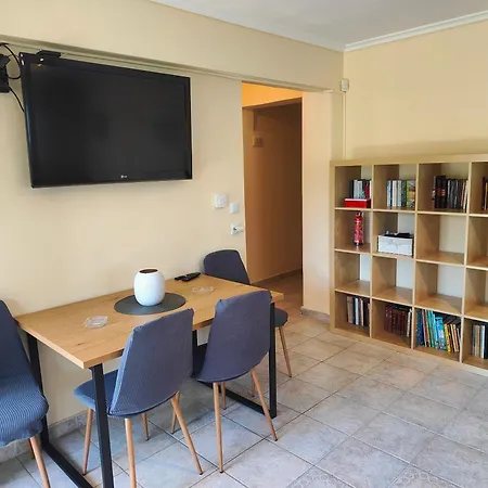 Semesterbostad Elena's 3br Maisonette With Garden & Pool Nea Plagia