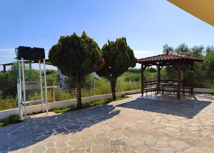 Elena's 3br Maisonette With Garden & Pool Case de vacanță Nea Plagia