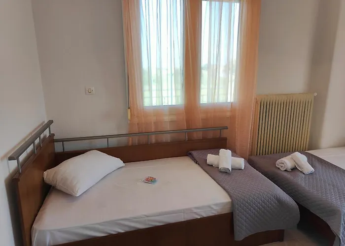 Elena's 3br Maisonette With Garden & Pool Case de vacanță Nea Plagia