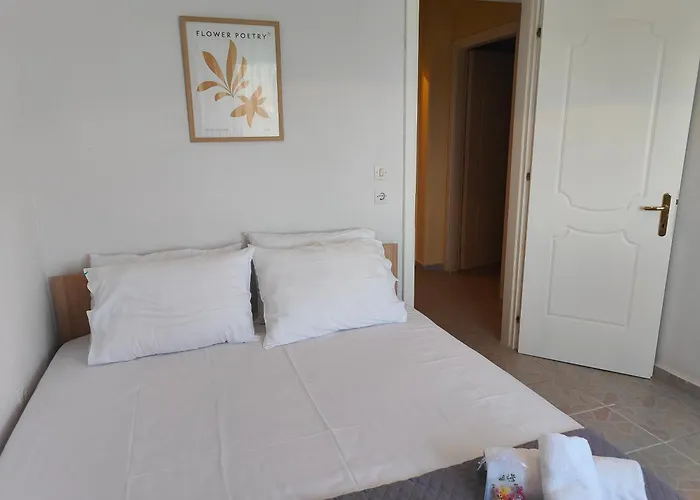 Case de vacanță Elena's 3br Maisonette With Garden & Pool