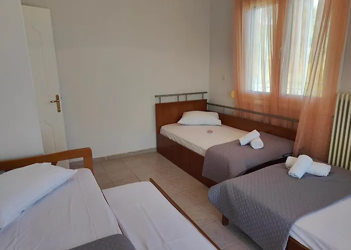 Elena's 3br Maisonette With Garden & Pool Case de vacanță *