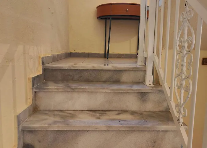 Elena's 3br Maisonette With Garden & Pool Case de vacanță *