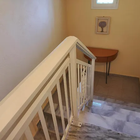 Elena's 3br Maisonette With Garden & Pool ניאה פלאגיה