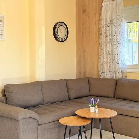 Case de vacanță Elena's 3br Maisonette With Garden & Pool