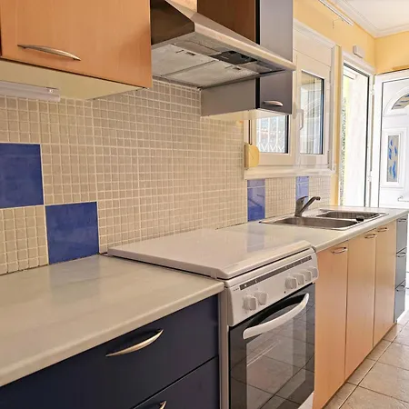 Case de vacanță Elena's 3br Maisonette With Garden & Pool *