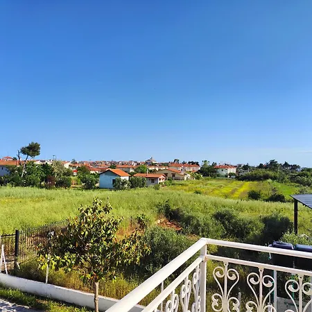 Elena's 3br Maisonette With Garden & Pool *