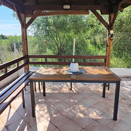 Elena's 3br Maisonette With Garden & Pool Feriehus *
