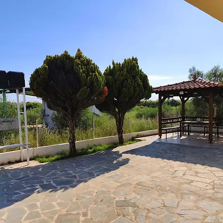 Elena's 3br Maisonette With Garden & Pool Ferienhaus Nea Plagia