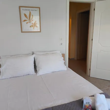 Ferienhaus Elena's 3br Maisonette With Garden & Pool