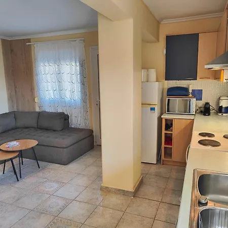 Ferienhaus Elena's 3br Maisonette With Garden & Pool