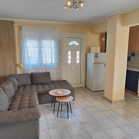 Elena's 3br Maisonette With Garden & Pool Ferienhaus *