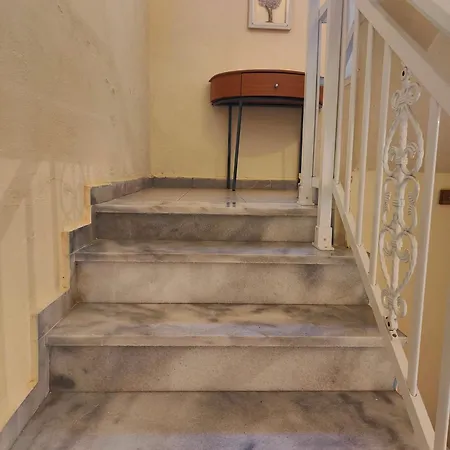 Elena's 3br Maisonette With Garden & Pool Ferienhaus *