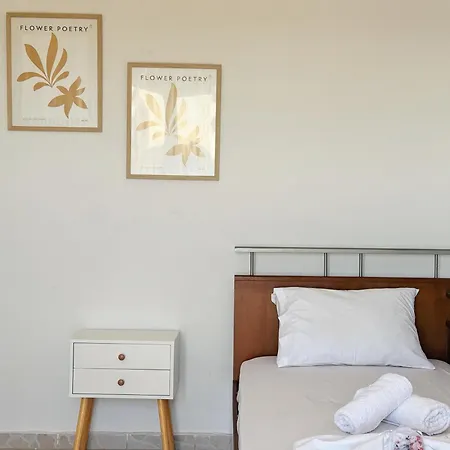Elena's 3br Maisonette With Garden & Pool 度假居 *