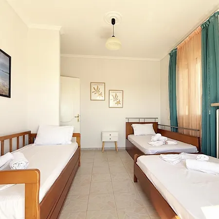 Elena's 3br Maisonette With Garden & Pool 度假居 *