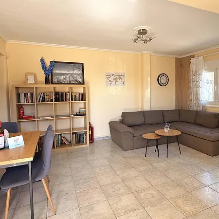 Elena's 3br Maisonette With Garden & Pool 度假居 *