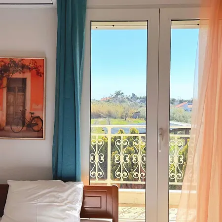 Elena's 3br Maisonette With Garden & Pool Feriehus