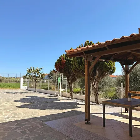 Feriehus Elena's 3br Maisonette With Garden & Pool Nea Plagia