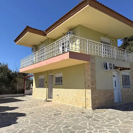 Feriehus Elena's 3br Maisonette With Garden & Pool