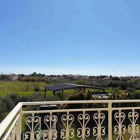 Elena's 3br Maisonette With Garden & Pool Feriehus *