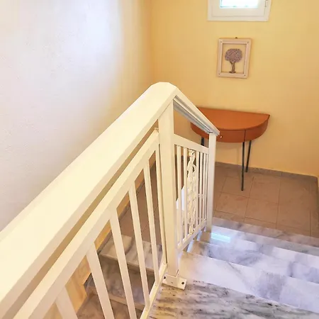 Feriehus Elena's 3br Maisonette With Garden & Pool *