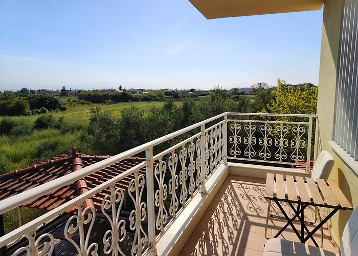 Elena's 3br Maisonette With Garden & Pool 度假居 尼亚普拉加