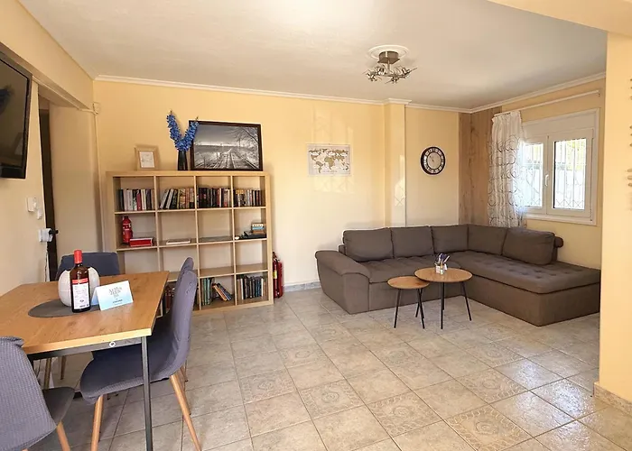 Elena's 3br Maisonette With Garden & Pool 度假居 *