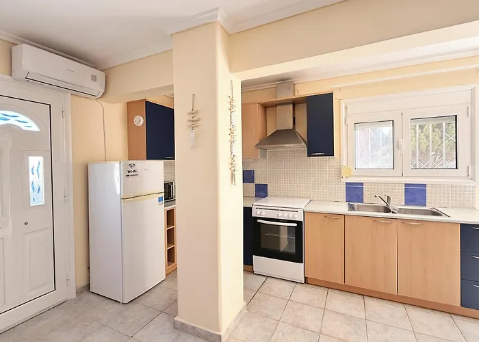 Elena's 3br Maisonette With Garden & Pool *