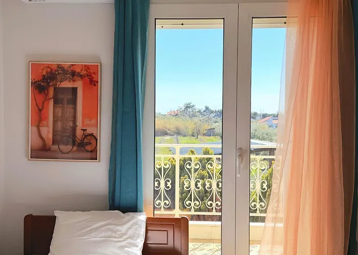 Elena's 3br Maisonette With Garden & Pool 度假居