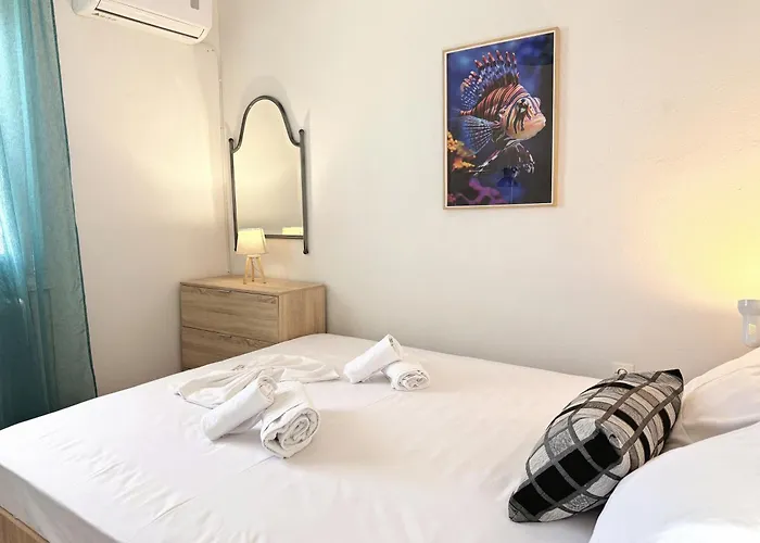 Elena's 3br Maisonette With Garden & Pool 度假居