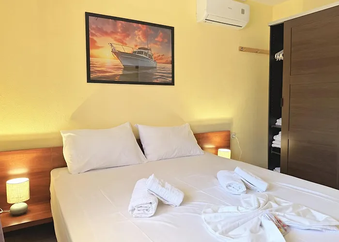 Elena's 3br Maisonette With Garden & Pool 尼亚普拉加