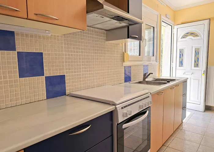 度假居 Elena's 3br Maisonette With Garden & Pool *