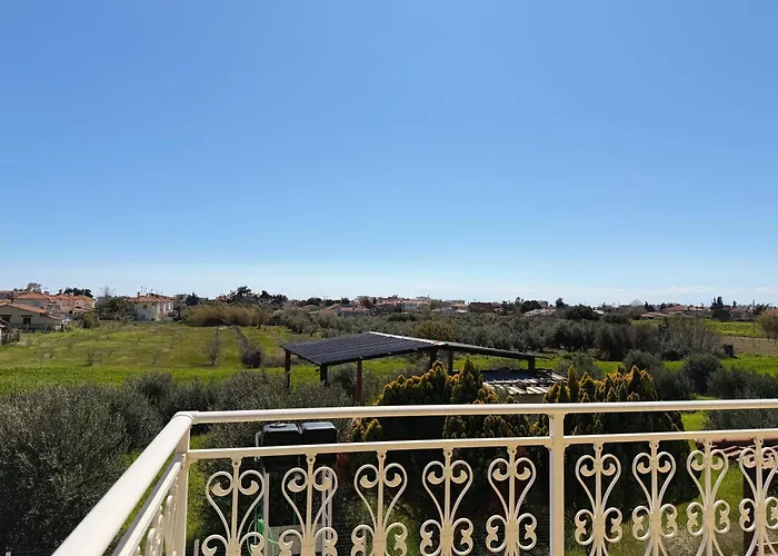 Elena's 3br Maisonette With Garden & Pool 度假居 *