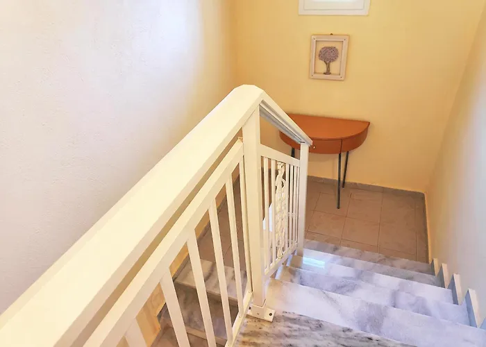 度假居 Elena's 3br Maisonette With Garden & Pool *